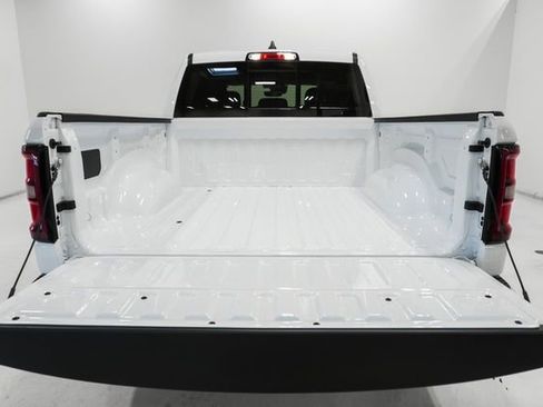 New 2026 RAM 1500 4x4 Crew Cab image 32