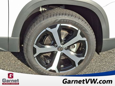Used 2025 Volkswagen Taos SEL image 9