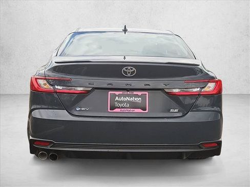 Used 2025 Toyota Camry SE FWD image 7