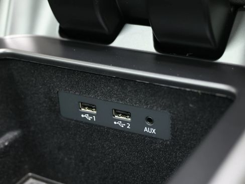 Used 2019 Bentley Bentayga AWD/4WD image 23
