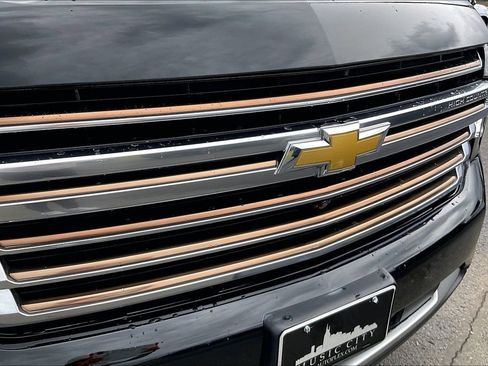 Used 2024 Chevrolet Suburban High Country w/ Advanced Technology Package image 35