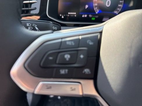 Used 2025 Volkswagen Jetta SE FWD image 38