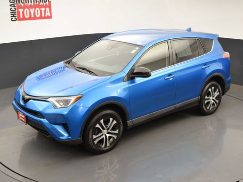 Used 2018 Toyota RAV4 LE w/ Carpet Mat Package AWD/4WD image 24