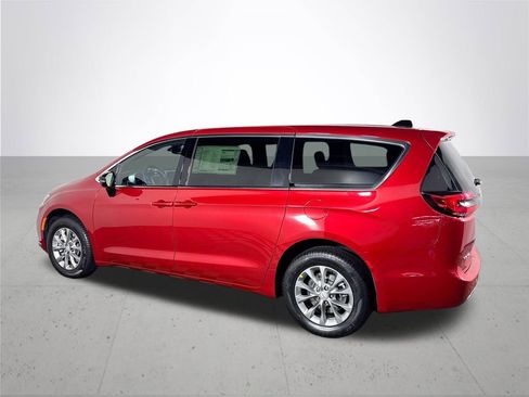 New 2026 Chrysler Pacifica Limited AWD/4WD image 8