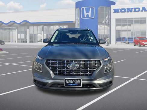 Used 2025 Hyundai Venue SEL image 2