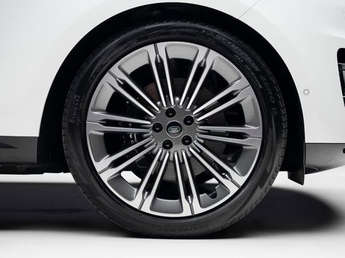 Used 2024 Land Rover Range Rover Sport SE image 39