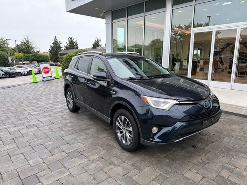 Used 2017 Toyota RAV4 XLE w/ All Weather Liner Package AWD/4WD image 4