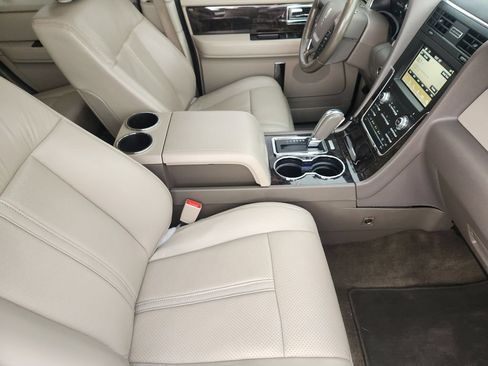 Used 2017 Lincoln Navigator Select RWD image 24