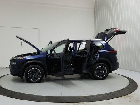 Used 2024 Nissan Rogue SV w/ SV Premium Package image 12