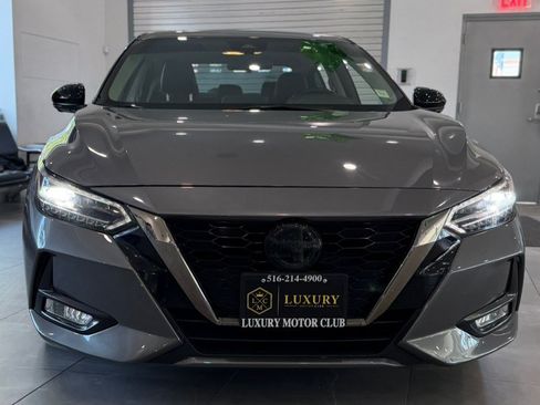 Used 2022 Nissan Sentra SR w/ SR Premium Package FWD image 2