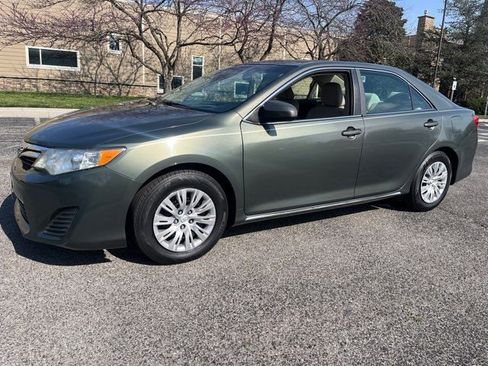 Used 2012 Toyota Camry LE image 3