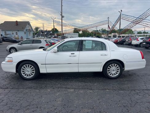 Used 2003 Lincoln Town Car Signature RWD image 4
