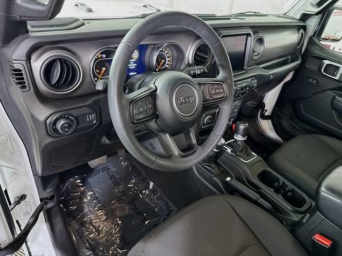 Used 2023 Jeep Gladiator Sport AWD/4WD image 18