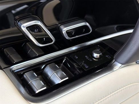 New 2025 Land Rover Range Rover Long Wheelbase Autobiography image 17