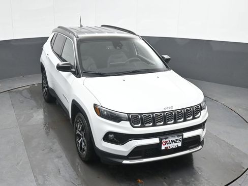 Used 2025 Jeep Compass Limited image 39