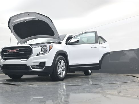 Used 2024 GMC Terrain SLE FWD image 41