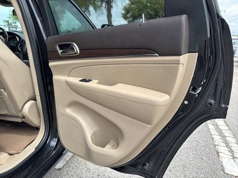 Used 2014 Jeep Grand Cherokee Overland w/ Advanced Technology Group AWD/4WD image 17