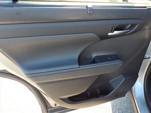 Used 2023 Toyota Highlander XSE AWD/4WD image 21