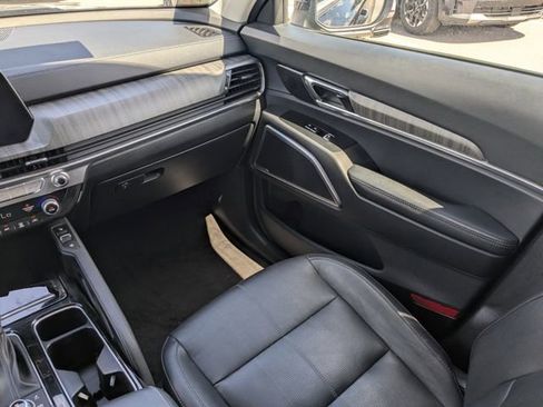 Certified 2024 Kia Telluride EX w/ EX Captain's Chair Package AWD/4WD image 20