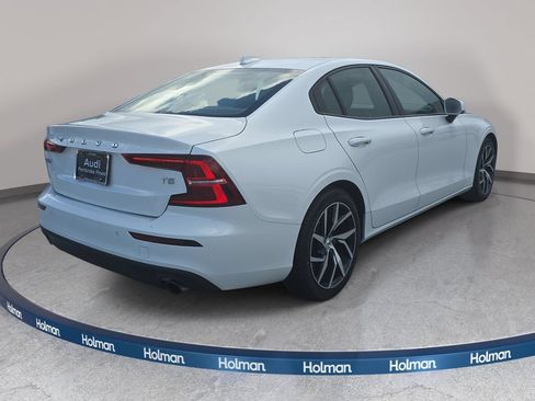 Used 2020 Volvo S60 T5 Momentum FWD image 6