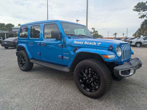 Used 2022 Jeep Wrangler Unlimited Sahara w/ Cold Weather Group AWD/4WD image 2