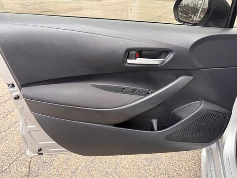 Used 2020 Toyota Corolla LE image 19