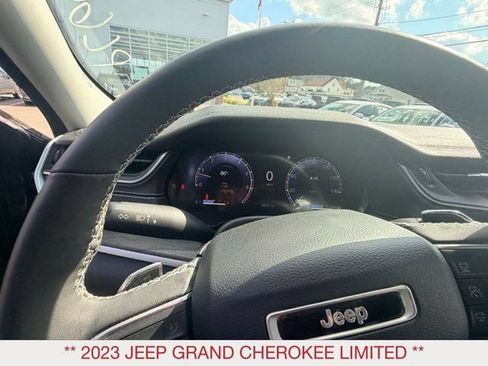 Certified 2023 Jeep Grand Cherokee Limited w/ Black Appearance Package AWD/4WD image 12