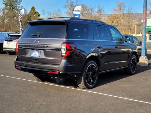 Used 2022 Ford Expedition Limited image 5