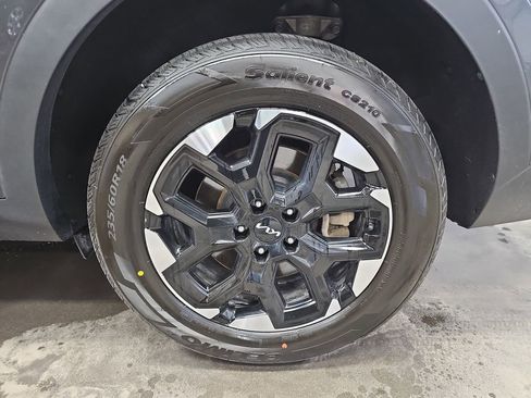 Used 2024 Kia Sorento S image 33