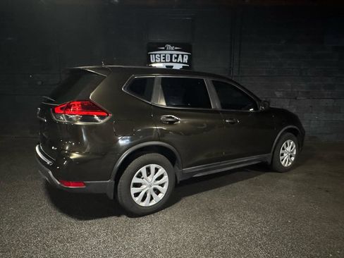 Used 2017 Nissan Rogue S AWD/4WD image 6