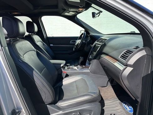 Used 2017 Ford Explorer Limited image 13