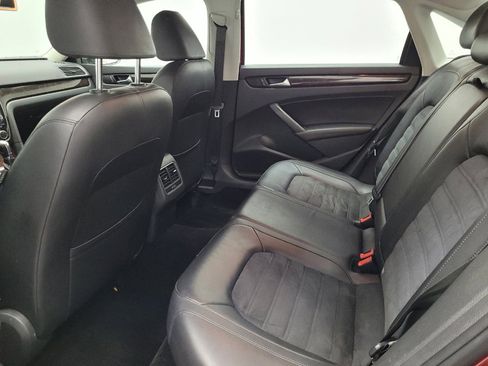 Used 2015 Volkswagen Passat 3.6 SEL Premium image 18