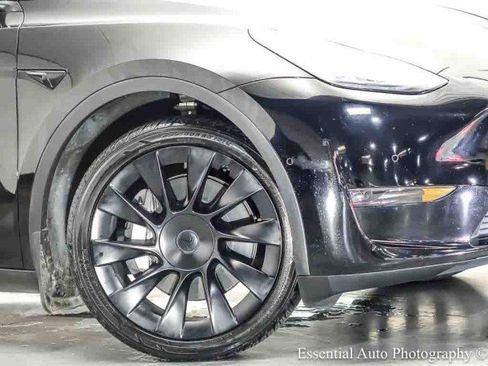 Used 2021 Tesla Model Y Long Range AWD/4WD image 3