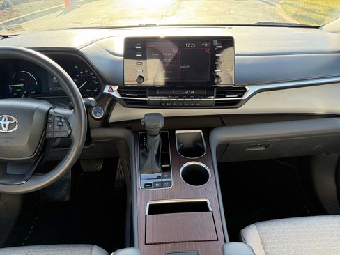 Used 2023 Toyota Sienna LE image 21