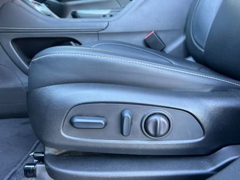 Used 2023 GMC Acadia SLT image 13