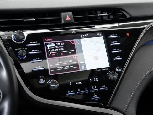 Used 2019 Toyota Camry XSE image 17