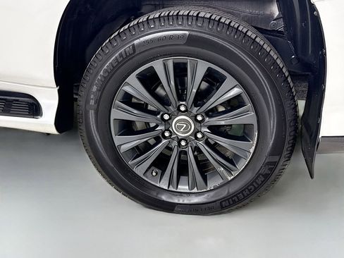 Used 2022 Lexus GX 460 Premium w/ Accessory Package image 36