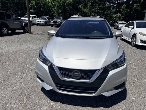 Used 2020 Nissan Versa SV FWD image 12