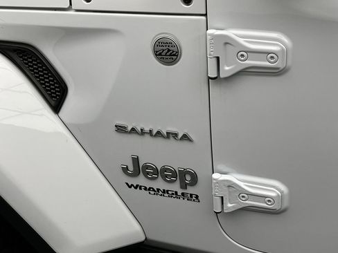 Used 2018 Jeep Wrangler Unlimited Sahara image 29