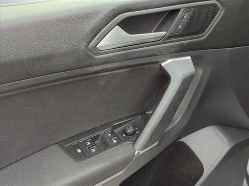 Used 2020 Volkswagen Tiguan S image 9
