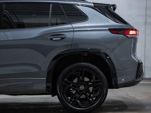 New 2025 Volkswagen Tiguan SE R-Line image 4