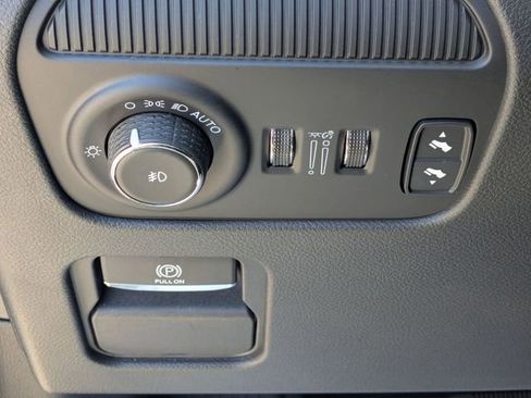 Used 2024 Jeep Wagoneer 4WD image 15