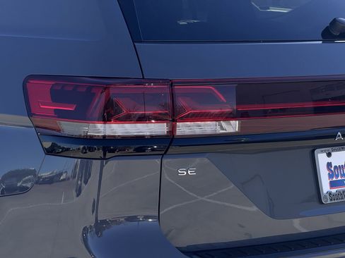 New 2026 Volkswagen Atlas Peak Edition AWD/4WD image 10