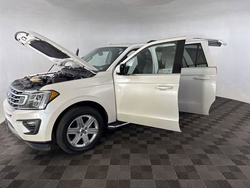 Used 2018 Ford Expedition Max XLT w/ Equipment Group 202A AWD/4WD image 12