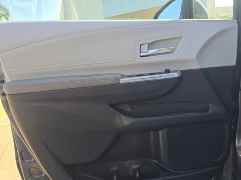 Used 2025 Toyota Sienna XLE image 20