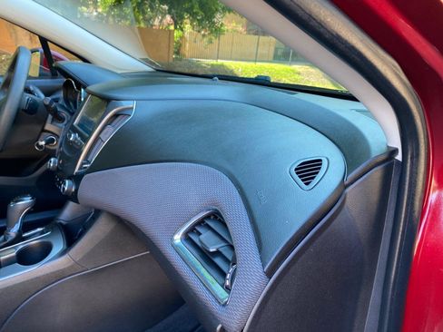 Used 2018 Chevrolet Cruze LT FWD image 41