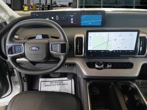 Used 2025 Ford Expedition Active AWD/4WD image 10