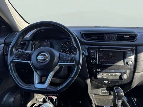 Used 2018 Nissan Rogue SV image 28