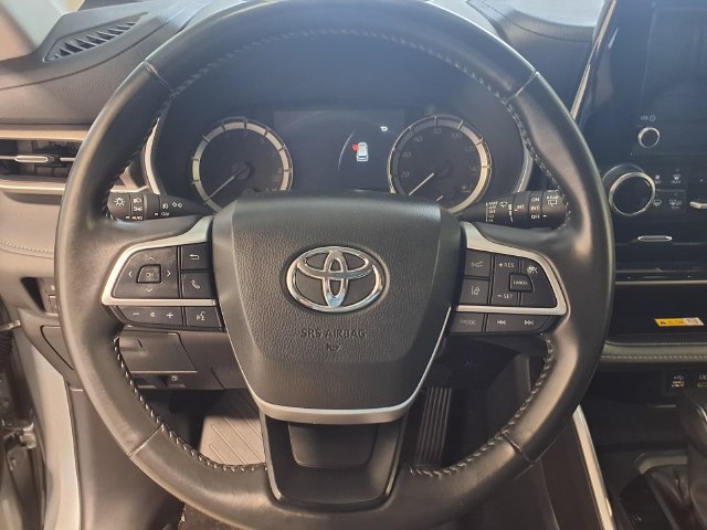 Used 2024 Toyota Highlander XLE FWD image 10