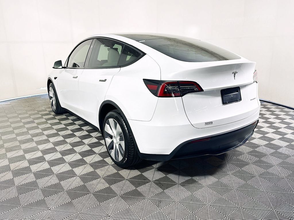 Used 2024 Tesla Model Y Long Range AWD/4WD image 4
